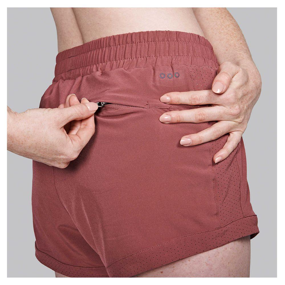 SAUCONY OUTPACE 3INCH SHORT กางเกงวิ่งขาสั้นผู้หญิง - Rev Online